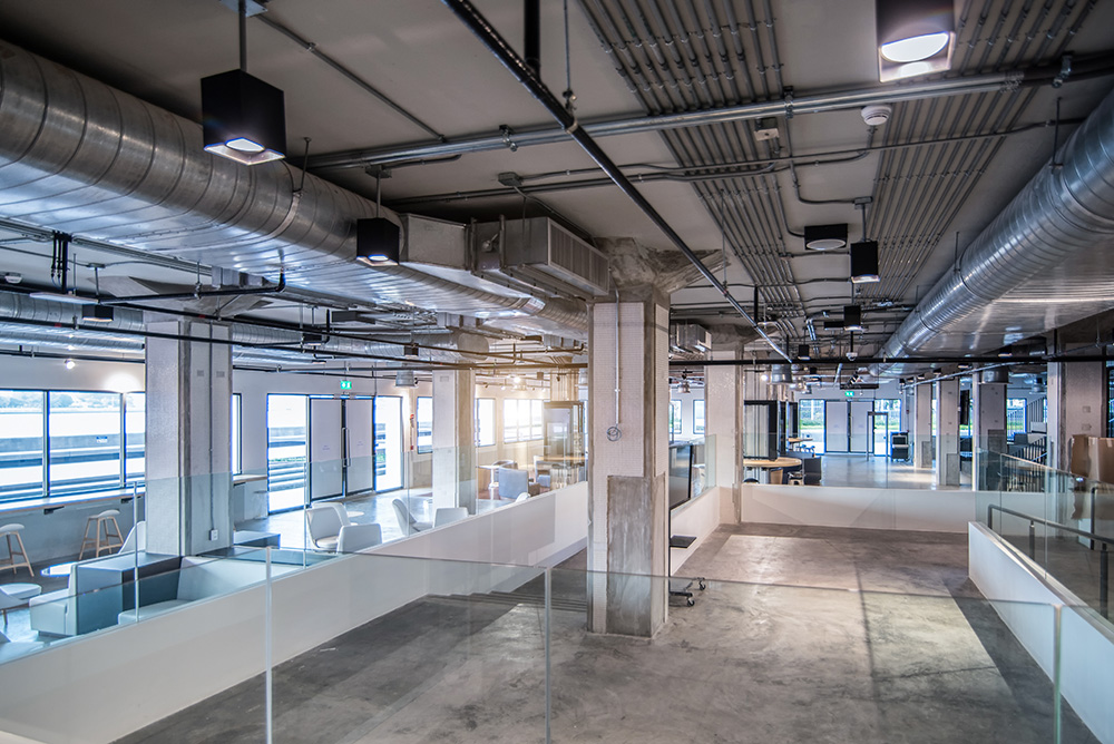 Example of a single view from a photograph comparing to a Matterport 3d scan for commercial property documentation.